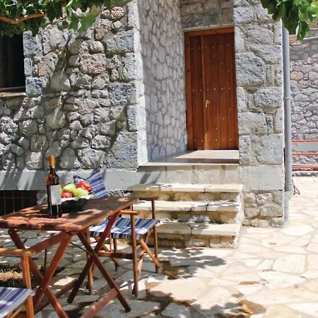 Holiday home Two-bedroom Holiday In Andreas Paralio
