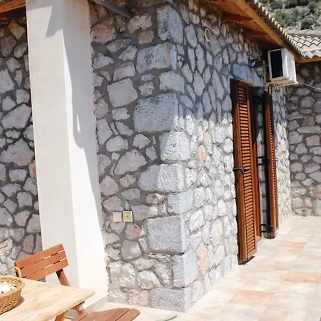 Two-bedroom Holiday In Andreas Paralio
