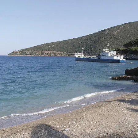 Two-bedroom Holiday In Andreas Paralio